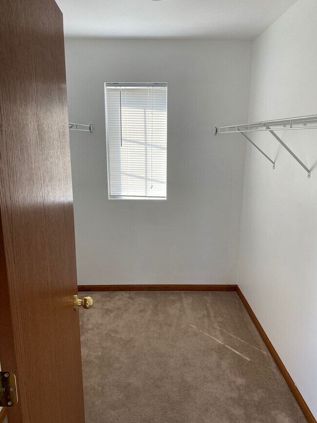 Building Photo - 4925 Montauk Dr