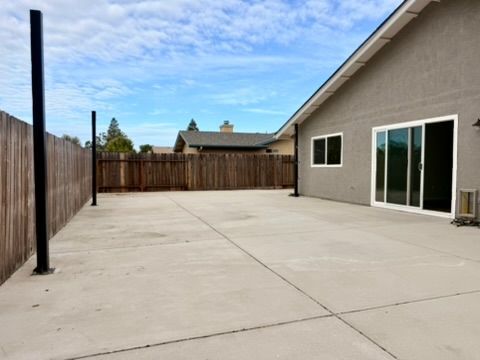 Building Photo - 3285 Oak Knoll Dr
