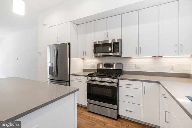 Building Photo - 3126 Pierview Ln