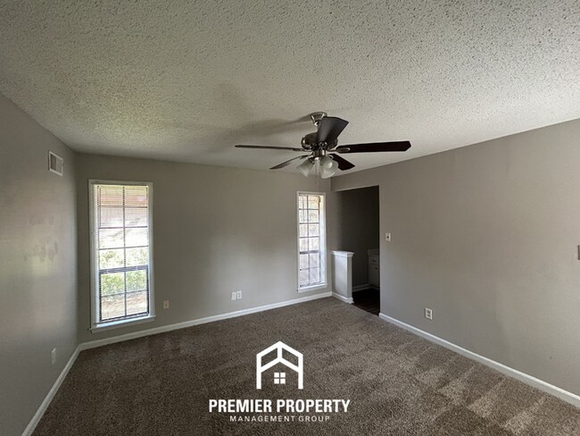 Building Photo - Charming 3 Bedroom Rental on Palgrave Lane - Open Kitchen & Fenced Yard
