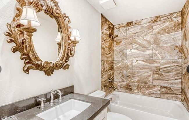 Building Photo - 8243 Round Hills Cir