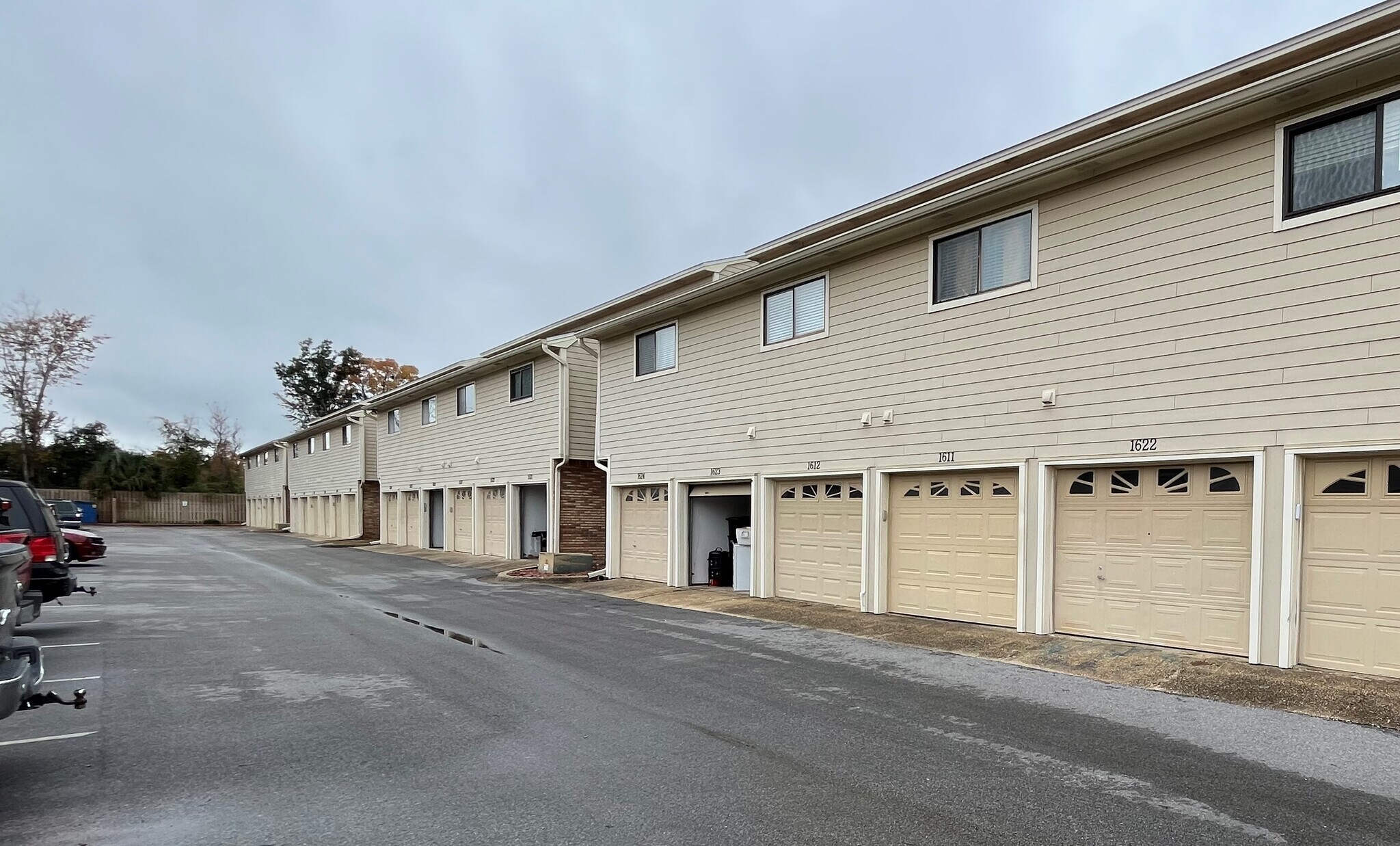 Parking and Garage - 5001 Grande Dr