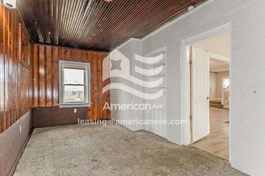 Building Photo - 8111 Monroe Ave