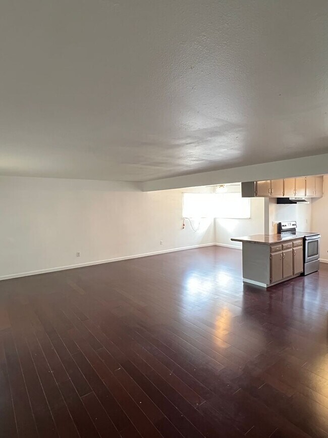 Building Photo - 4130 Hathaway Ave