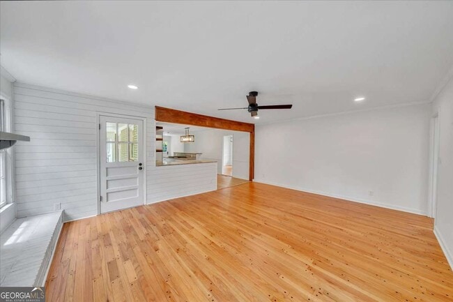 Building Photo - 215 Brookwood Dr