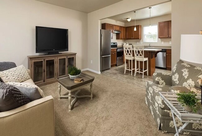 Building Photo - Large 4 bedroom 2000 sq ft home at a great value!