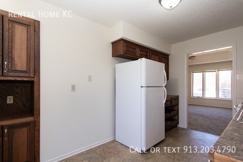 Building Photo - 5908 Brittany-