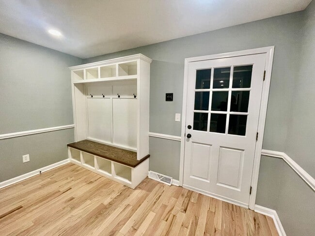 Building Photo - Welcome to this stunning 3-bedroom, 2.5-ba...