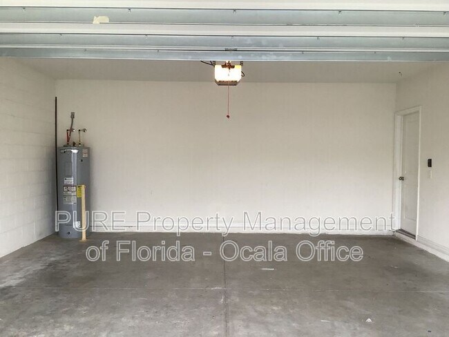 Building Photo - 2880 NE 43rd Rd
