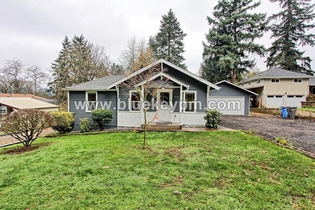 Building Photo - 2 Bed, 2 Bath Home with Large Yard Near Kiggins Bowl