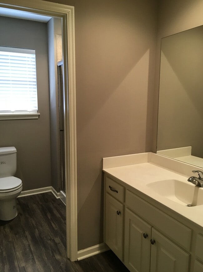 Building Photo - 2 Bed 2 Car Single Level Home in Raymore