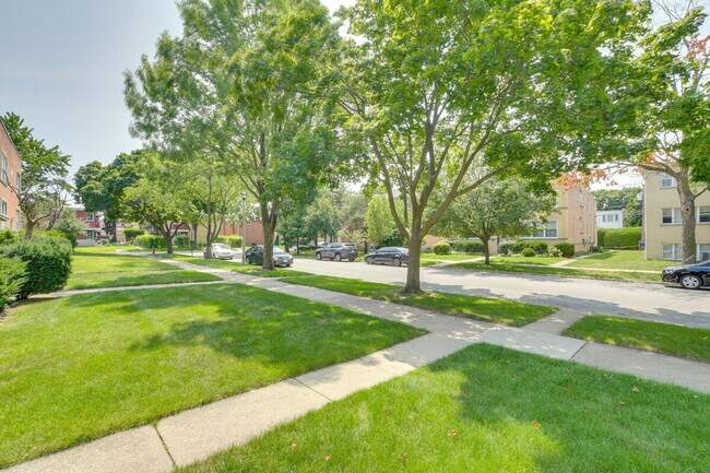 Building Photo - 8845 Lamon Ave
