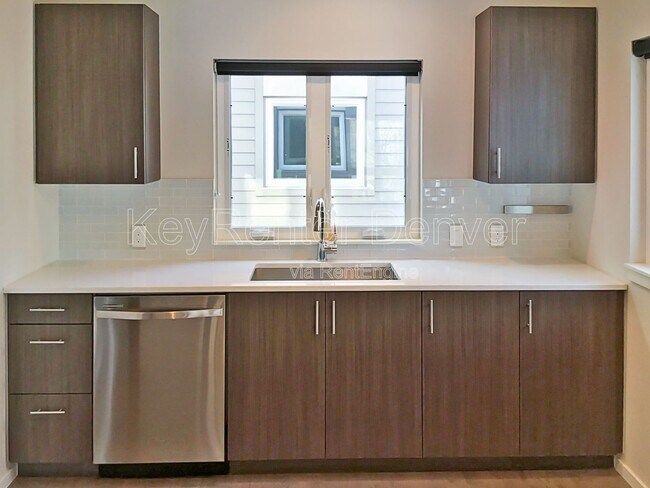 Building Photo - 2725 W 25th Ave
