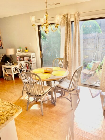 Dining - 47 Meadowood Dr