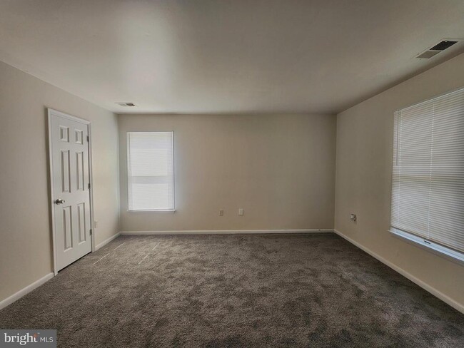 Building Photo - 6107 Willow Way