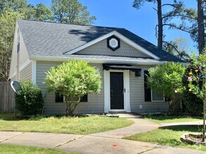 Building Photo - 3bdrm/2ba + Single Family Home Heart of Ne...