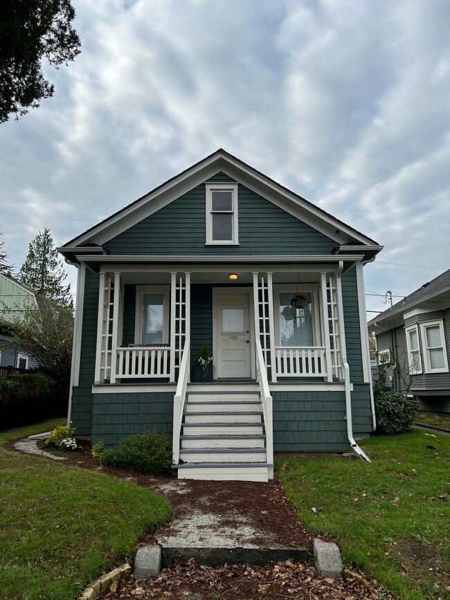 Building Photo - 5511 Brooklyn Ave NE