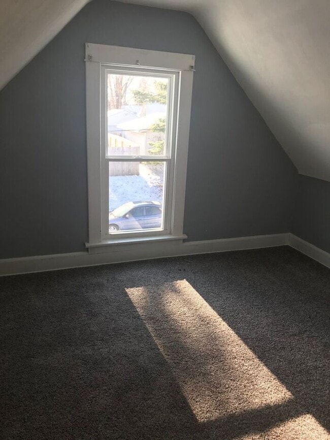 Building Photo - GREAT LOCATION! ADORABLE HOME!!