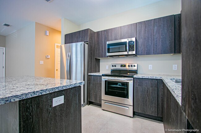 Building Photo - 3404 Sahara Dr