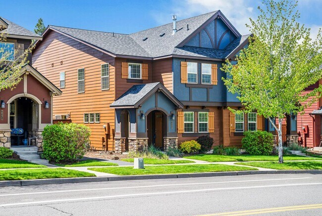 Building Photo - 20469 Brentwood Ave
