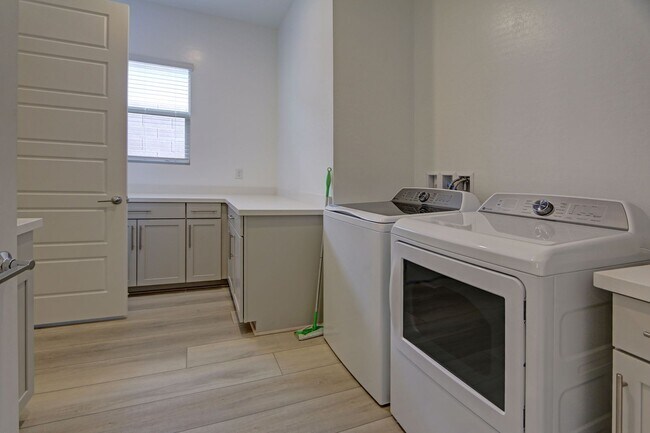 Building Photo - New Home in Summerlin 55+ Community