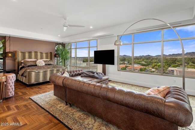 Building Photo - 2211 E Camelback Rd