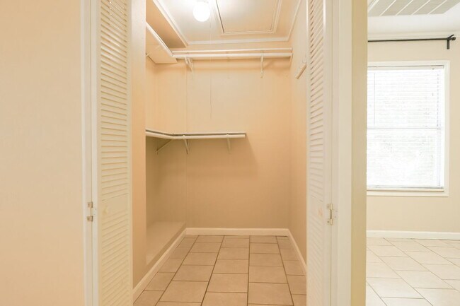 Building Photo - 24306 Romin Dr