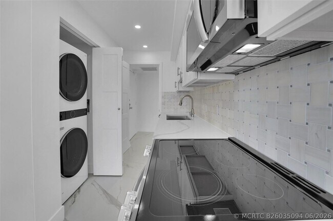 Building Photo - 3900 Galt Ocean Dr