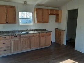 Building Photo - 189 Wild Forest Ln