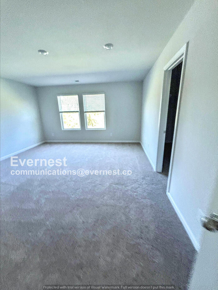 Building Photo - 2106 Willow Gln Dr