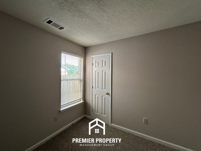 Building Photo - 7845 Shadowland Dr