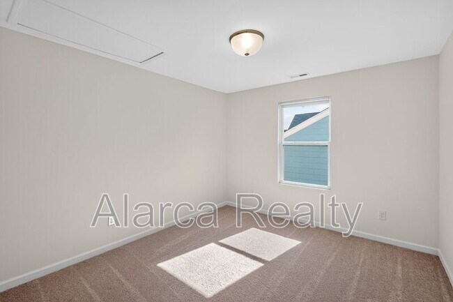 Building Photo - 764 Alexander Commons Dr