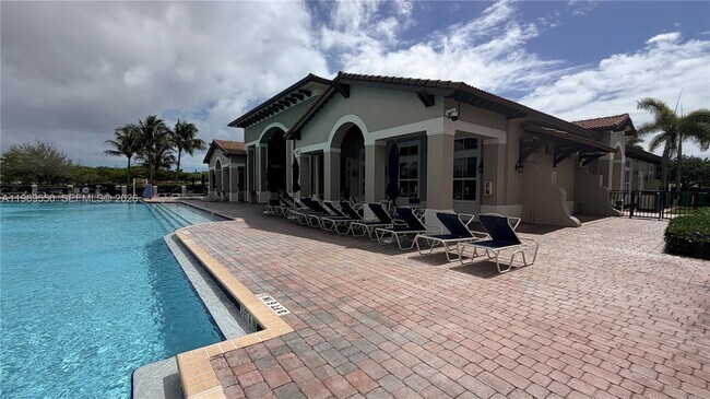 Building Photo - 9468 SW 221st Ln