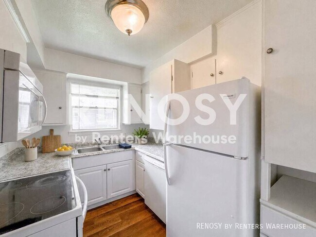 Building Photo - 4537 Dakota St