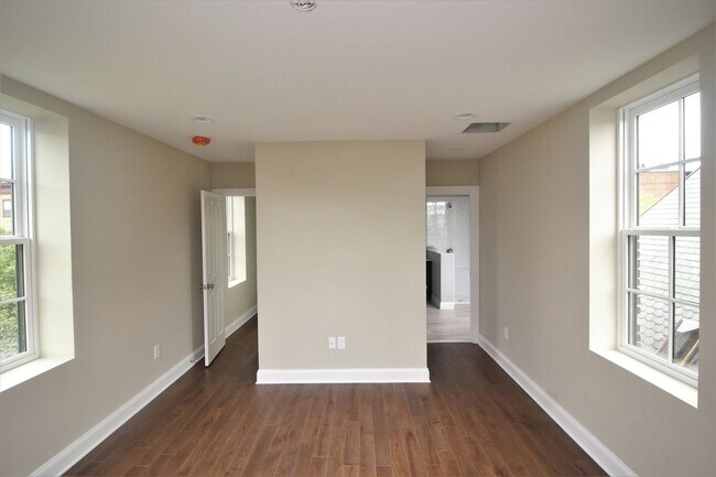 Building Photo - 213 Wilson St