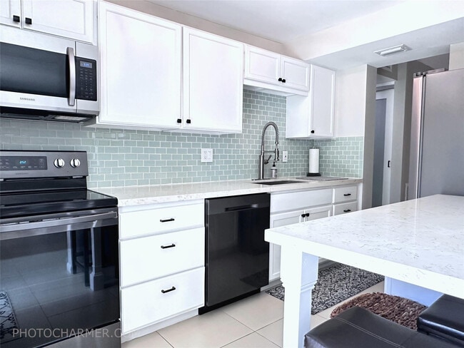 Building Photo - 1301 River Reach Dr