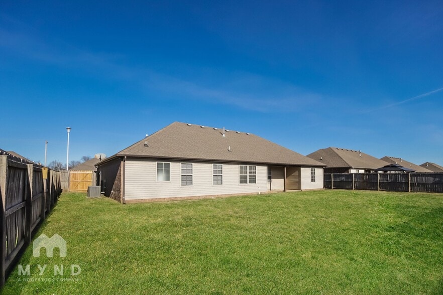 Building Photo - 430 Capri St