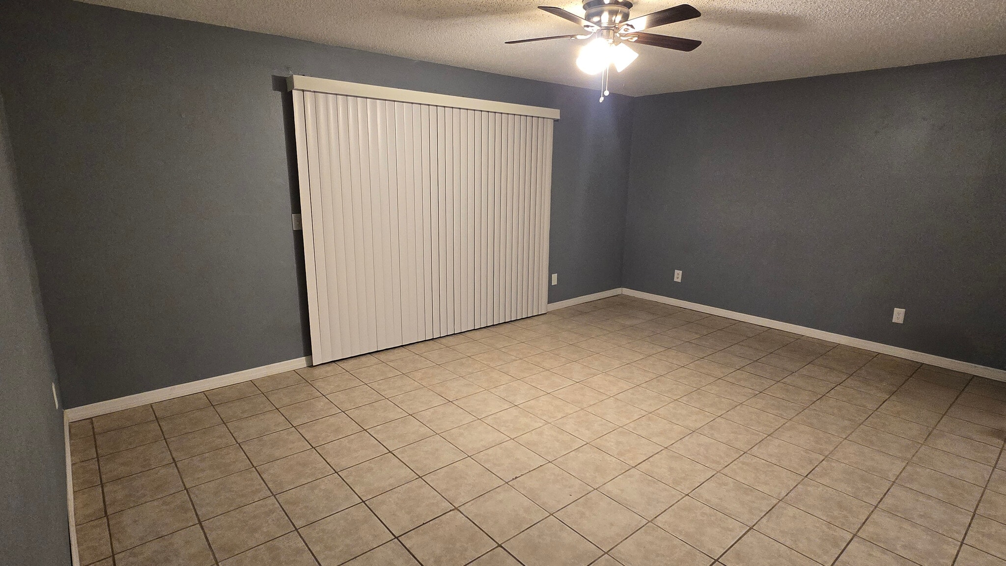 Building Photo - 7210 N Manhattan Ave