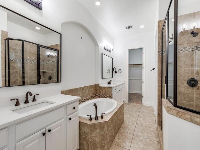 Building Photo - 15224 Glen Heather Dr