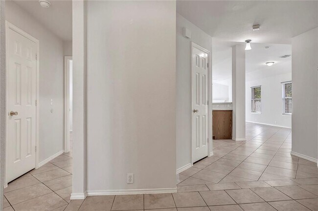 Building Photo - 1218 Mathias St