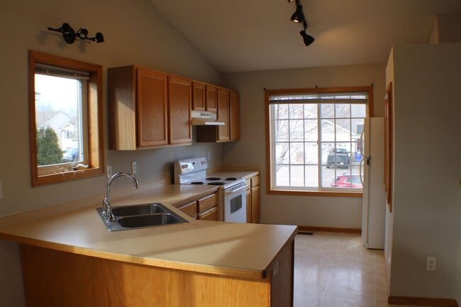 Building Photo - Adorable 2 Bed 2 Bath Duplex