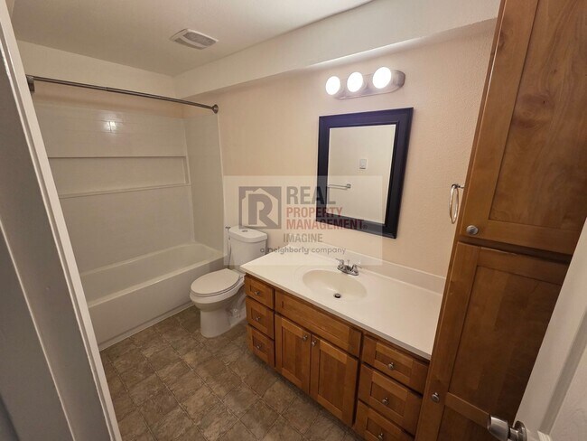 Building Photo - Check out this wonderful 2.0 bedroom, 2.0 ...