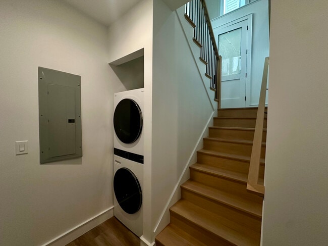 Building Photo - 4243 N Damen Ave