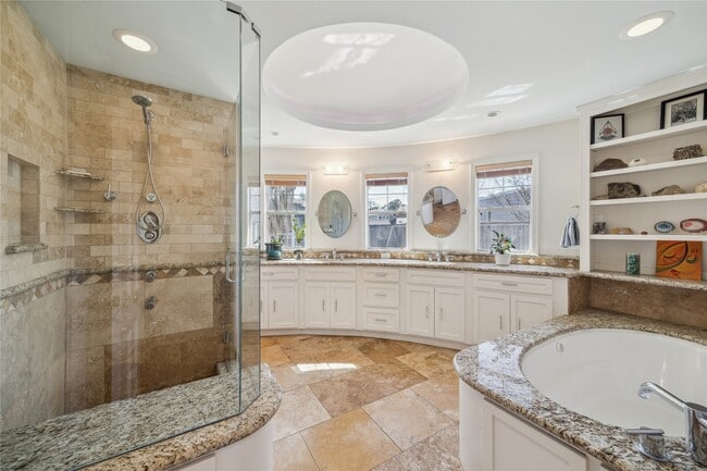 Building Photo - 701 W 32nd St