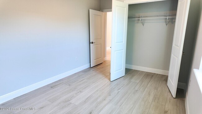 Building Photo - 414 Grove Ln