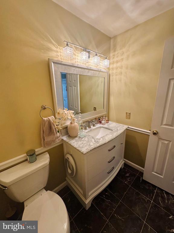 Building Photo - 1724 Balas Cir