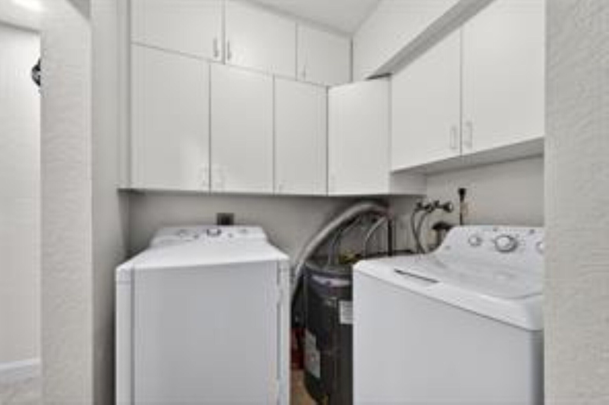 Building Photo - 5340 NE 17th Ter