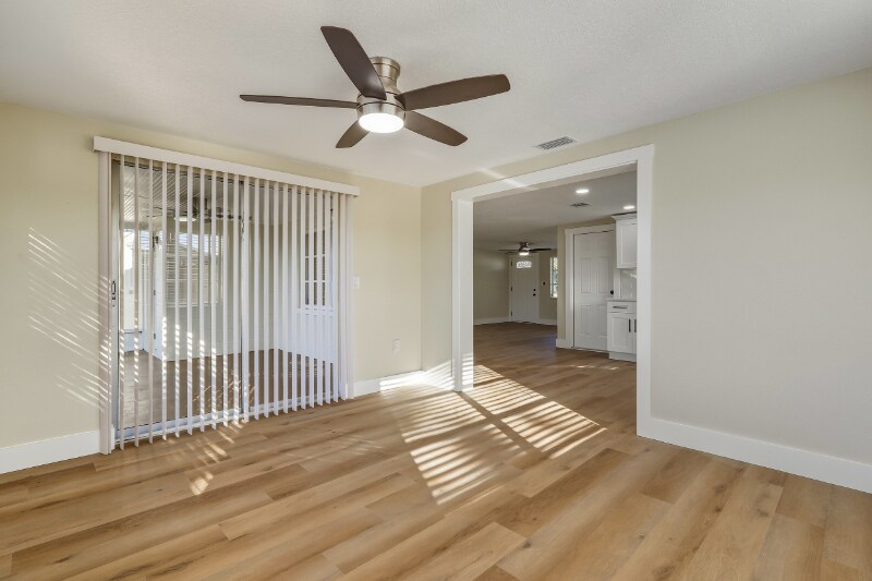 Building Photo - 3208 Holiday Lake Dr