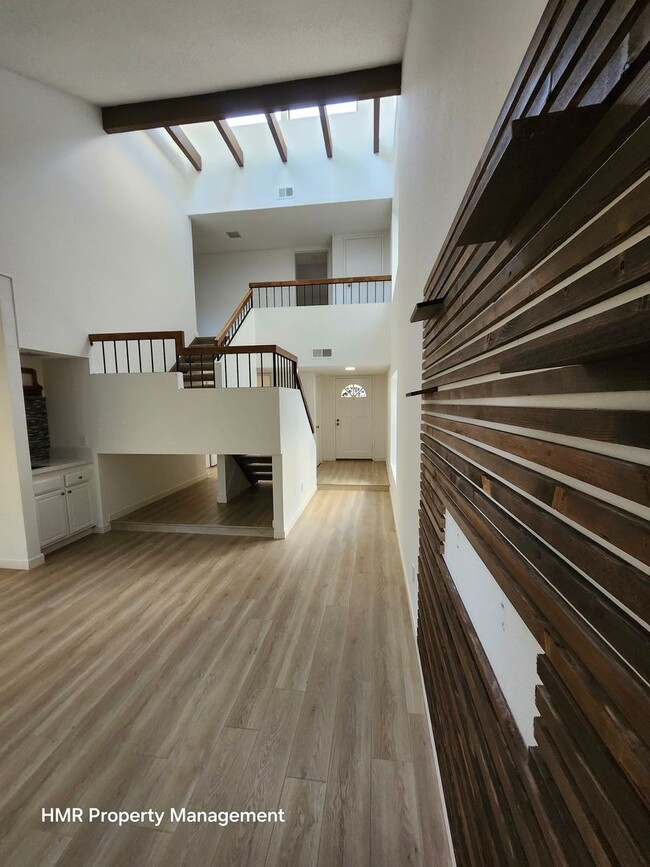 Building Photo - Beautiful 3-Bed, 3-Bath Condo in Prime Cla...