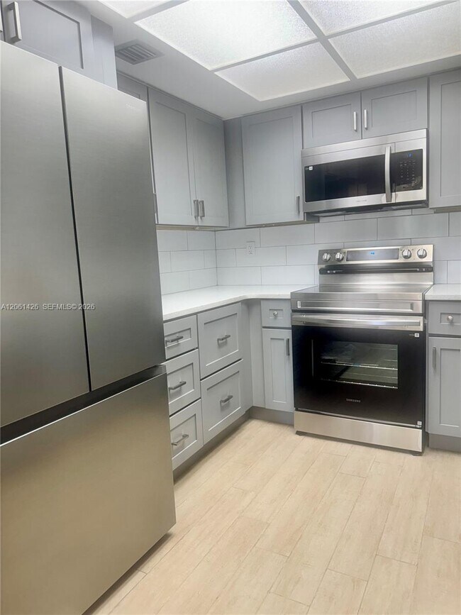 Building Photo - 9022 SW 123rd Ct
